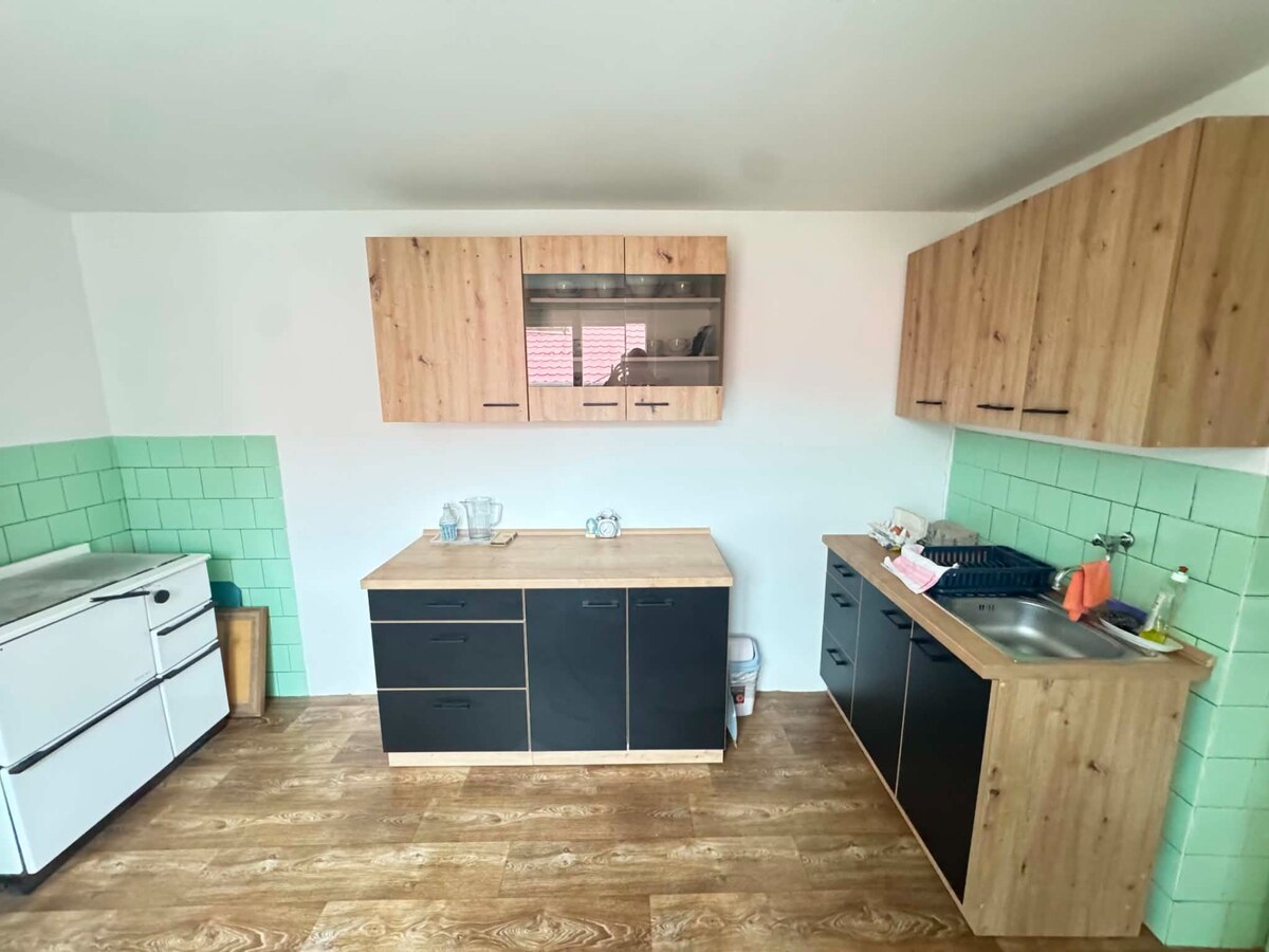 Predám rodinný dom s veľkým pozemkom v obci Černík — foto 3