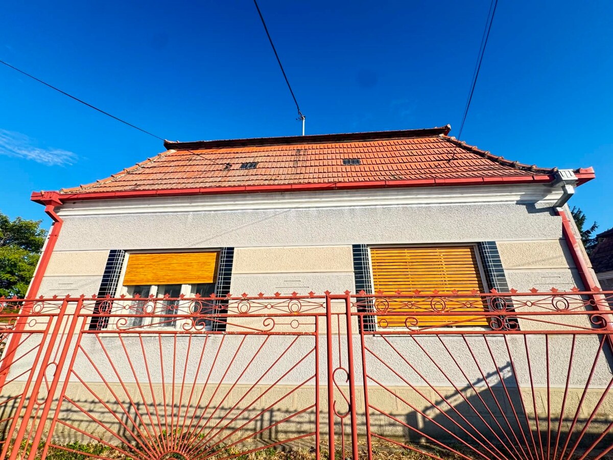 Predám dom s veľkým pozemkom vo Dvoroch nad Žitavou