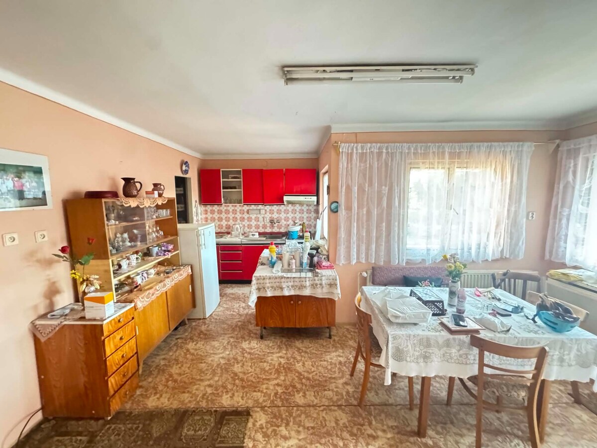 Predám dom s veľkým pozemkom vo Dvoroch nad Žitavou — foto 2
