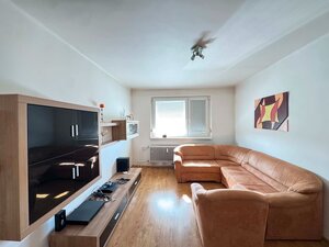 Exkluzívne! Predám 3 izbový byt s loggiou v obci Bajč — foto 3