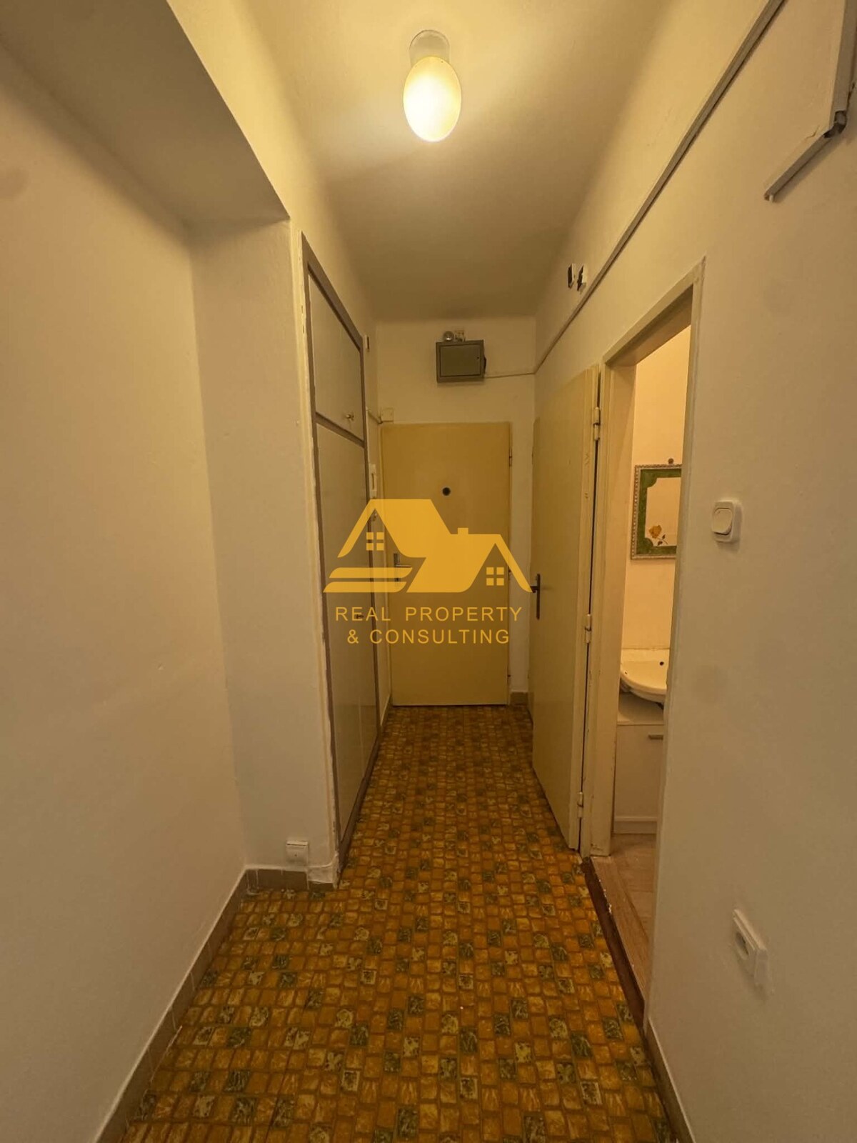 Predám 2 izbový byt s garážou v centre mesta Nové Zámky — foto 7