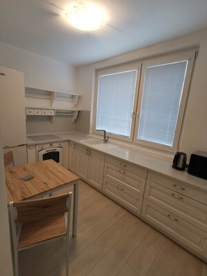 Prenajmem 2 izbový byt s balkónom v Nových Zámkoch — foto 1