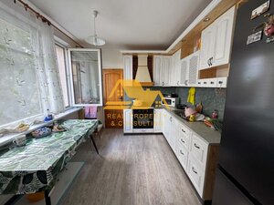 Exkluzívne! Predám 3 izbový byt s 2 balkónmi v Nových Zámkoch — foto 1
