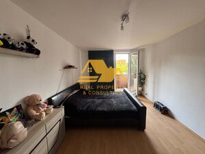 Exkluzívne! Predám 3 izbový byt s 2 balkónmi v Nových Zámkoch — foto 3