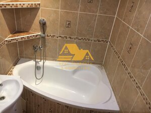 Exkluzívne! Predám 3 izbový byt s 2 balkónmi v Nových Zámkoch — foto 5