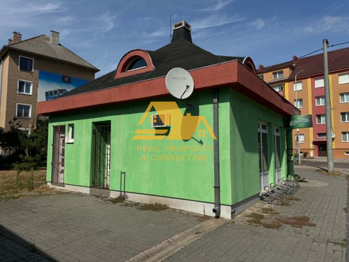 Predám budovu s obchodným duchom v centre Nových Zámkov — foto 9