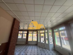 Predám budovu s obchodným duchom v centre Nových Zámkov — foto 5