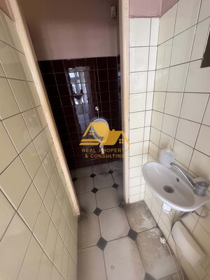 Predám budovu s obchodným duchom v centre Nových Zámkov — foto 7