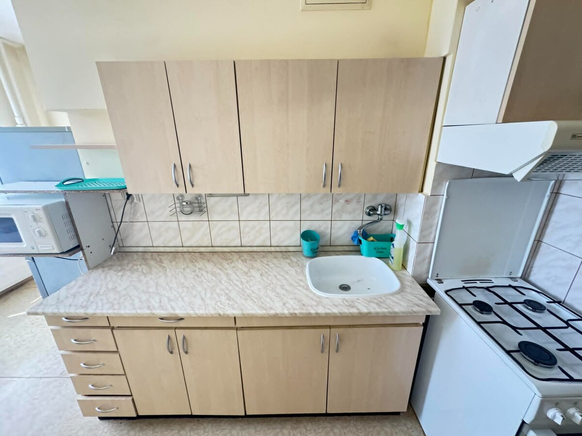 Exkluzívne! Predám 2 izbový byt s veľkým balkónom v Nových Zámkoch — foto 2