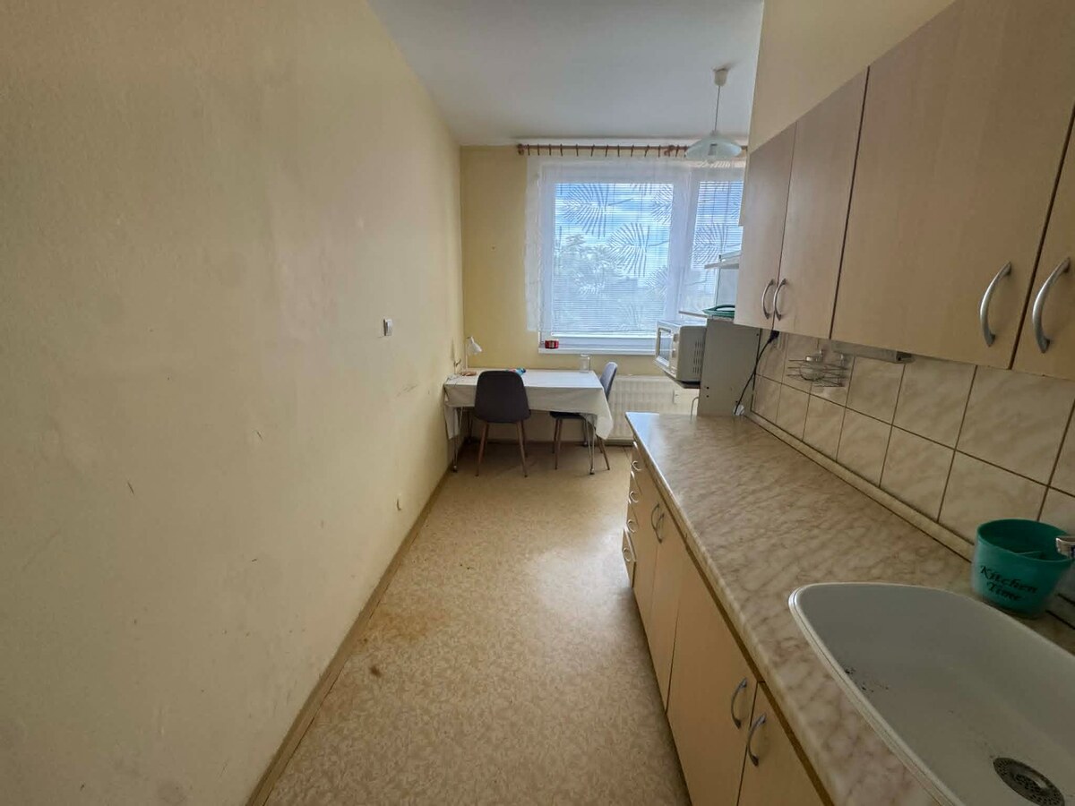 Exkluzívne! Predám 2 izbový byt s veľkým balkónom v Nových Zámkoch — foto 3