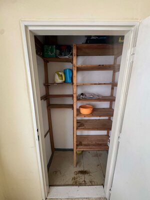 Exkluzívne! Predám 2 izbový byt s veľkým balkónom v Nových Zámkoch — foto 9