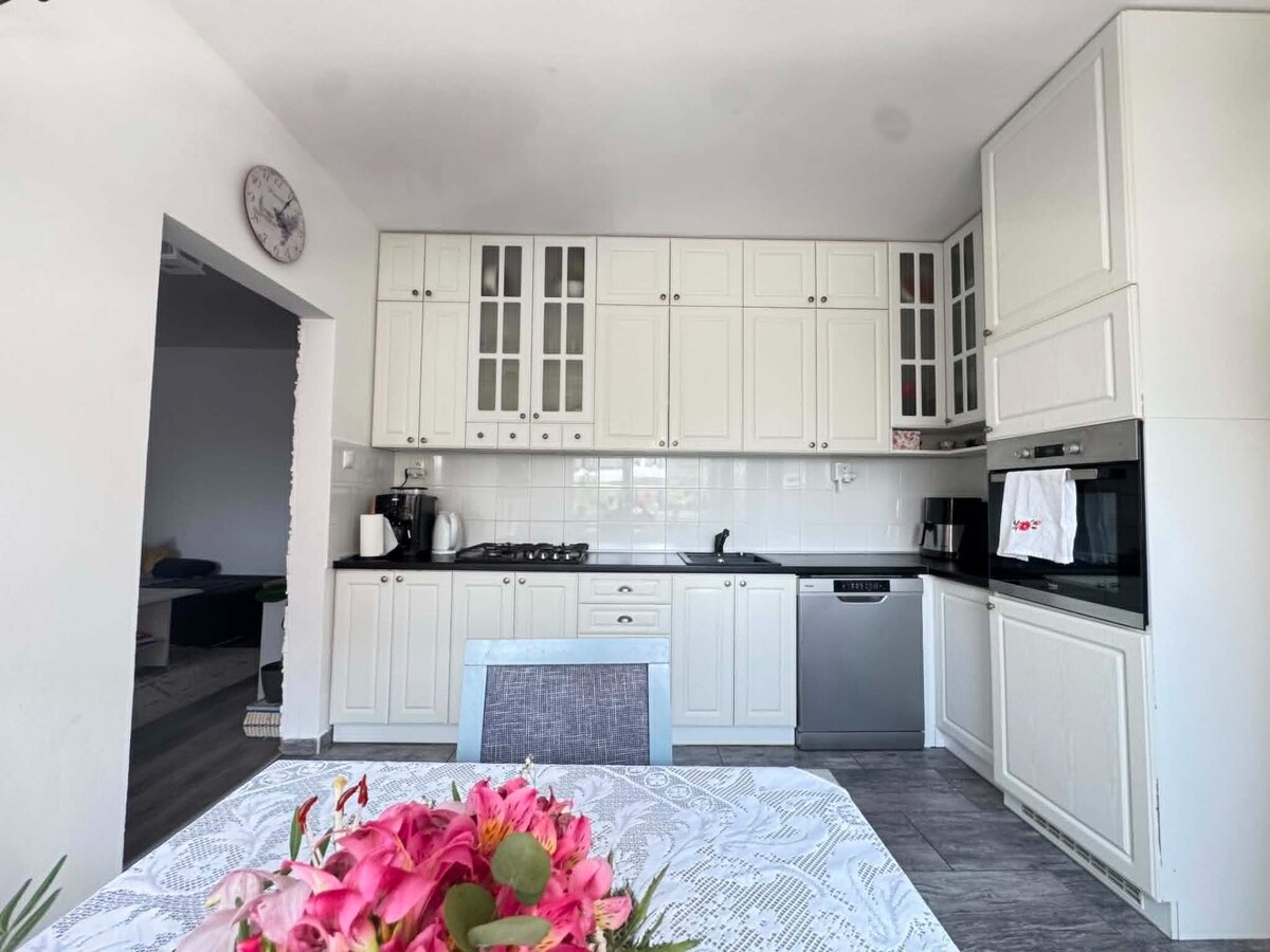 Predám pekný 3 izbový byt s balkónom v Nových Zámkoch — foto 2