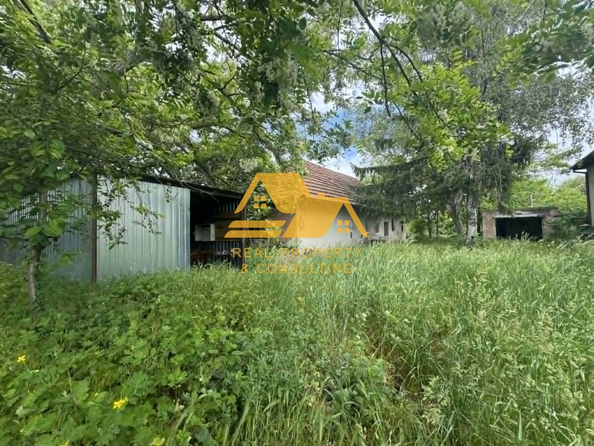 Exkluzívne! Predám rovinatý stavebný pozemok v centre obce Andovce — foto 3