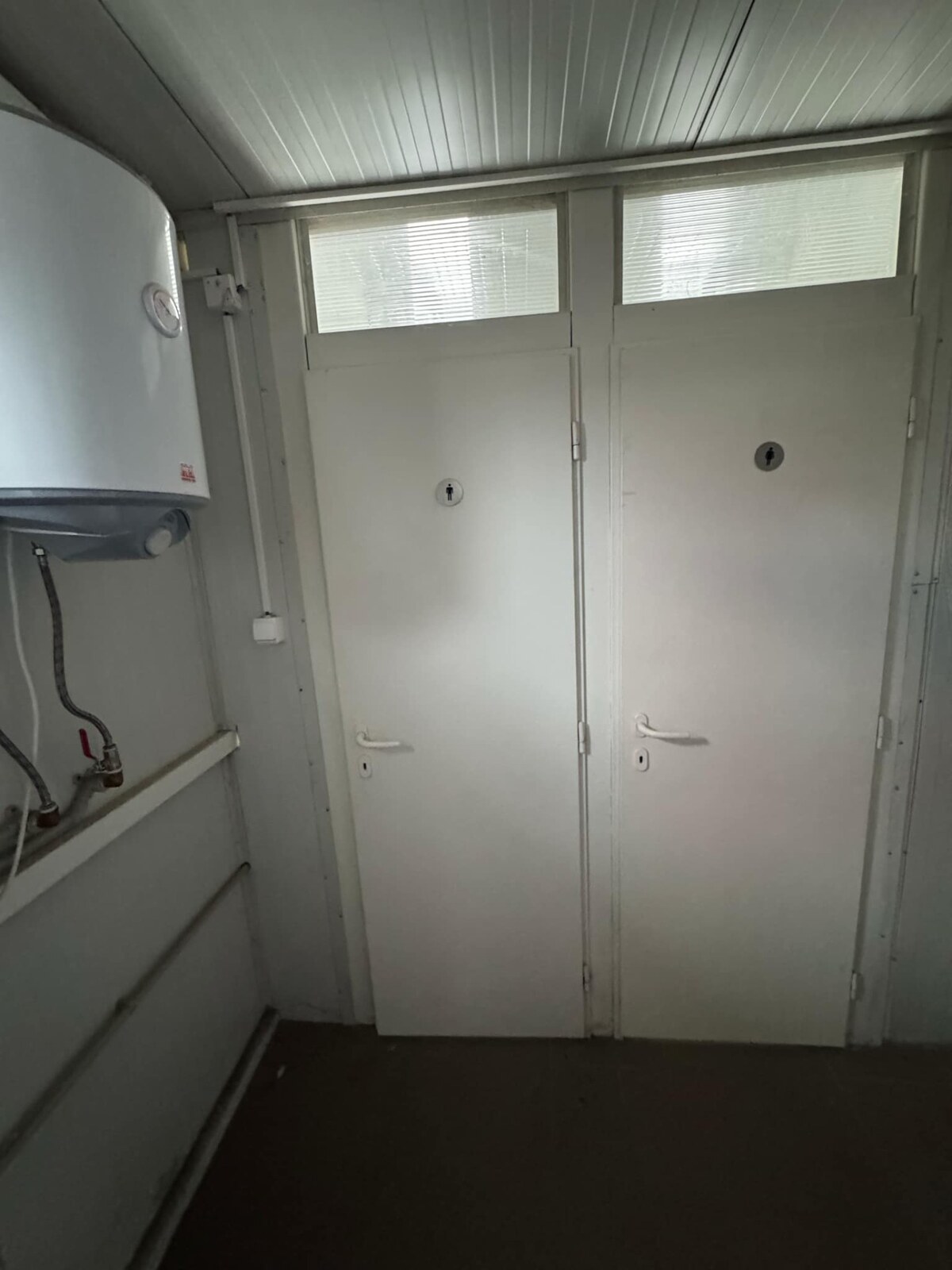 Priemyselná hala s kanceláriami a parkovaním v Nových Zámkoch — foto 8