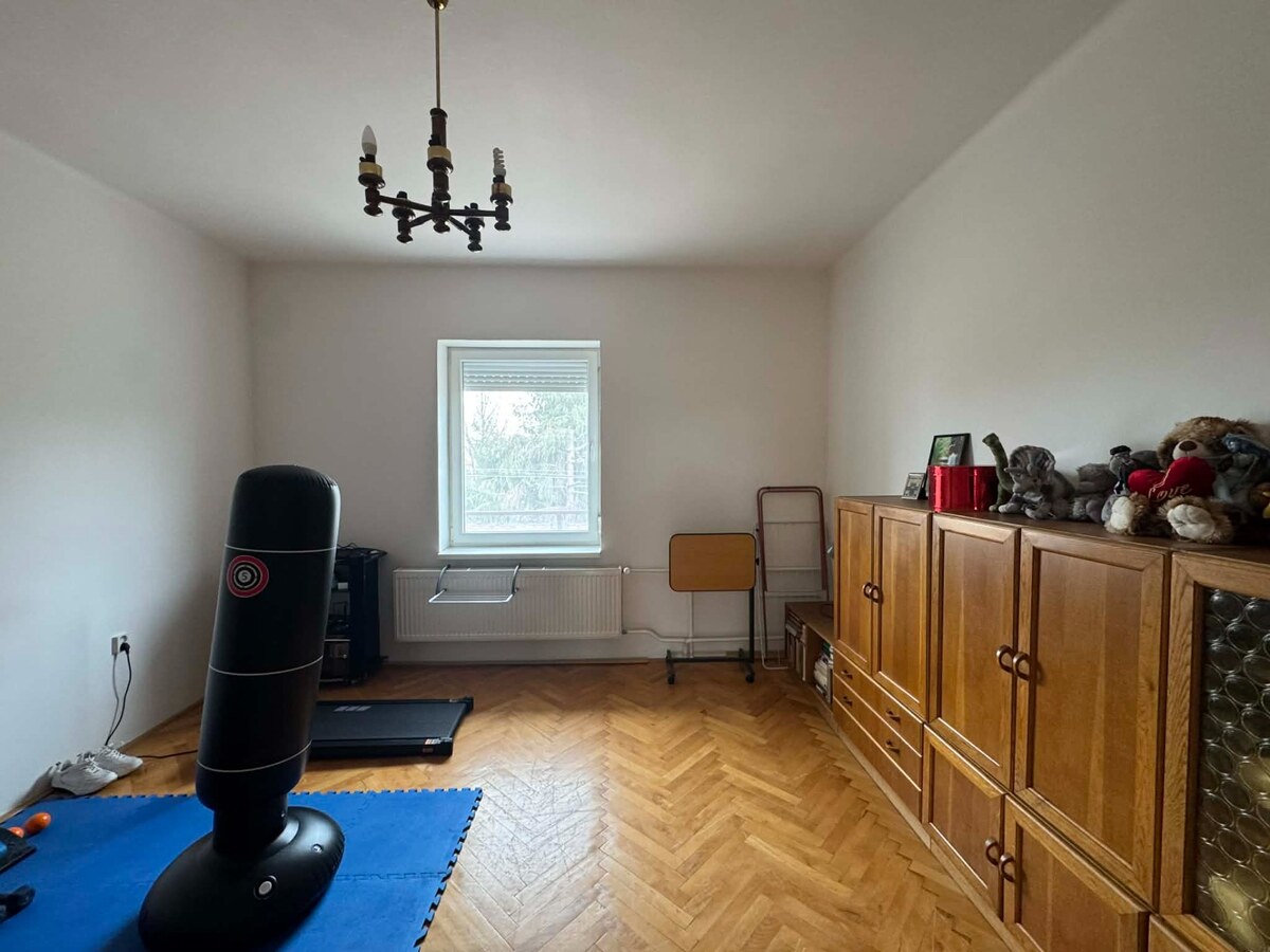 Predám rodinný dom s garážou v obci Tvrdošovce — foto 10