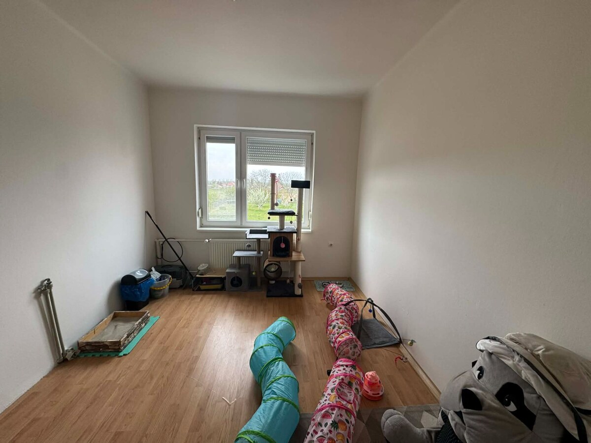 Predám rodinný dom s garážou v obci Tvrdošovce — foto 9