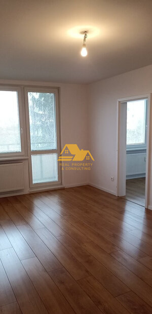 Prerobený 2 izbový byt s balkónom v Nových Zámkoch — foto 1