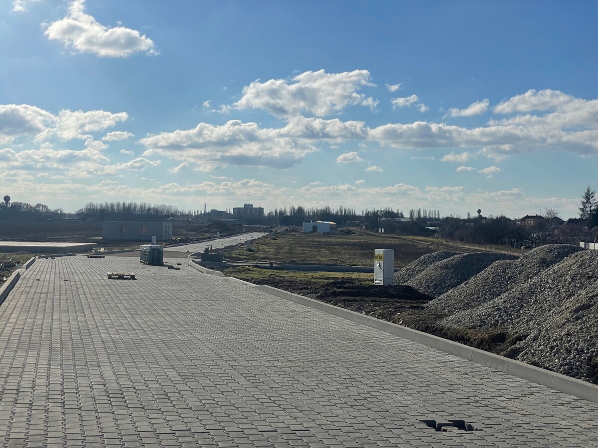 Predám stavebný pozemok v obci Dvory nad Žitavou — foto 2