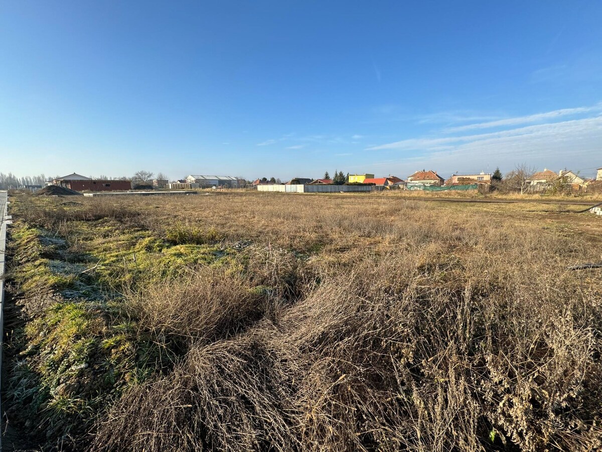 Predám stavebný pozemok vo Dvoroch nad Žitavou — foto 2