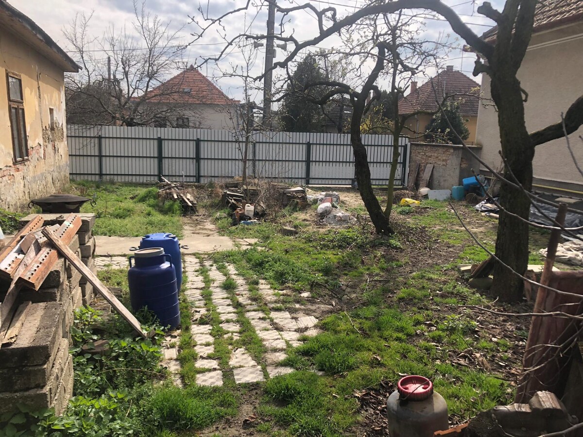 Predám pozemok so starým domom v obci Komoča — foto 2