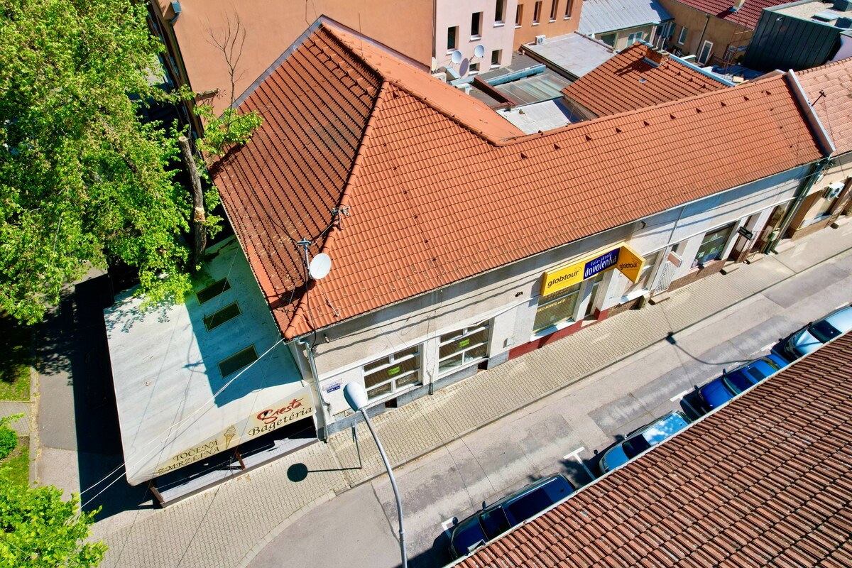 Predám podnikateľský objekt na hlavnom námestí v Nových Zámkoch — foto 2