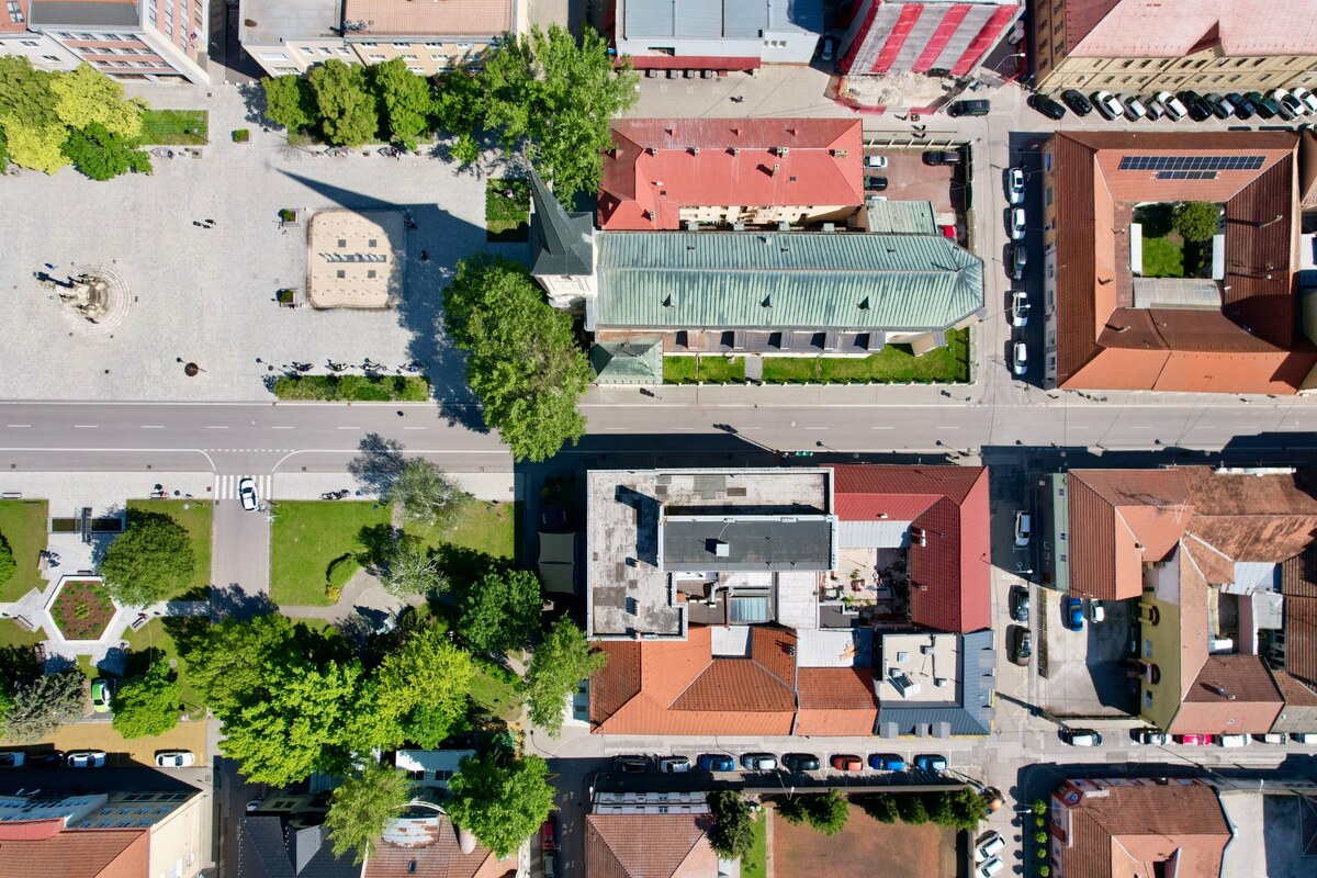Predám podnikateľský objekt na hlavnom námestí v Nových Zámkoch — foto 5