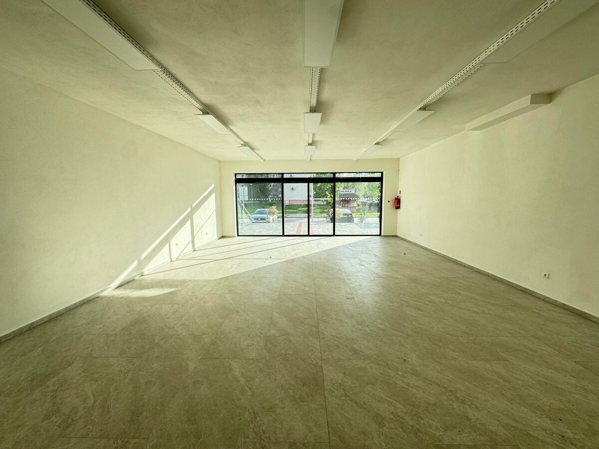 Exkluzívne! Prenajmem obchodný priestor v Nových Zámkoch — foto 2