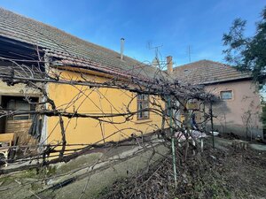 Predám rodinný dom s veľkým pozemkom v obci Imeľ — foto 4