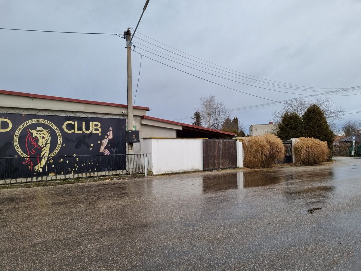Predám obchodný priestor v Komjaticiach — foto 10