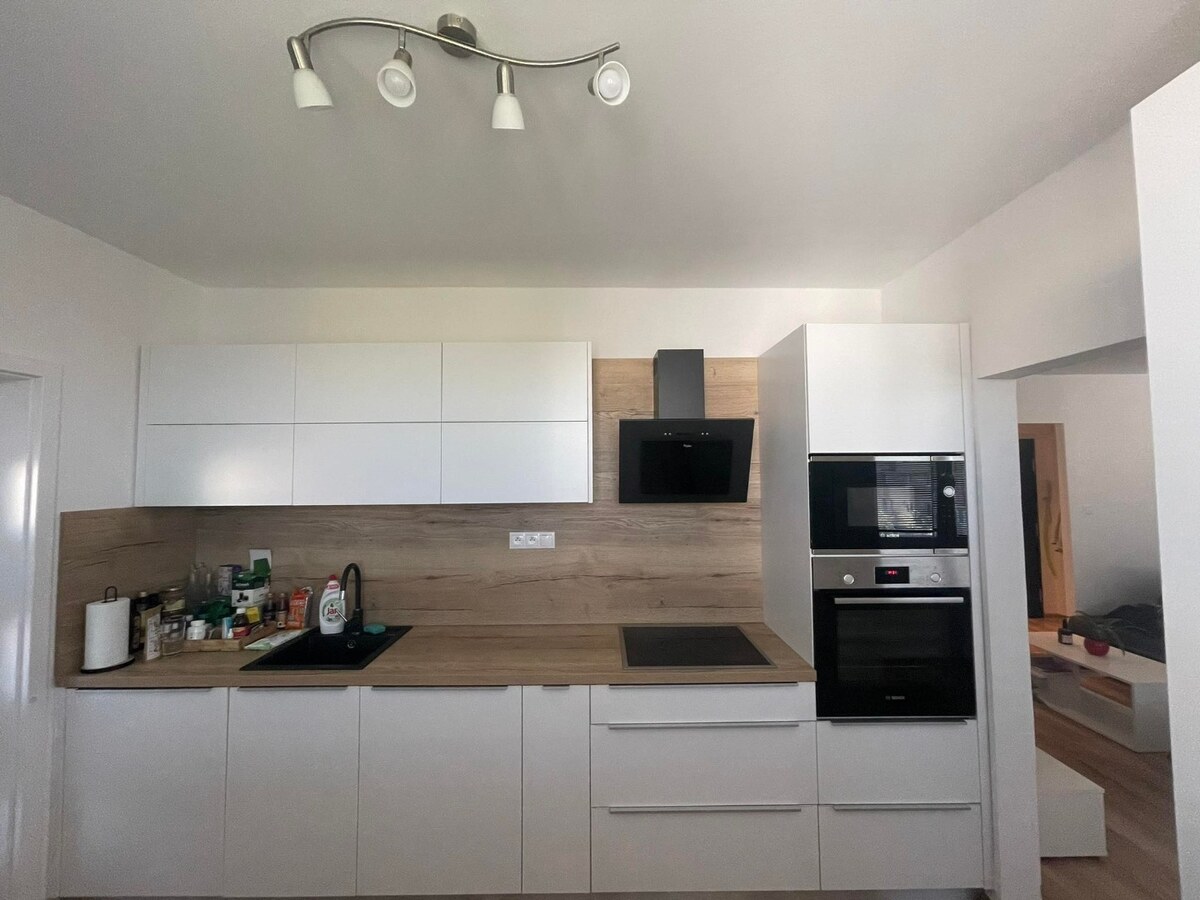 Prenajmem pekný 3 izbový byt s balkónom v Nových Zámkoch — foto 2