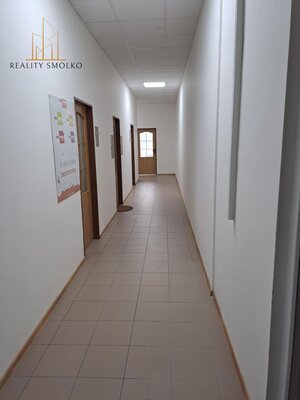 Kancelársky priestor v centre mesta Humenné — foto 5