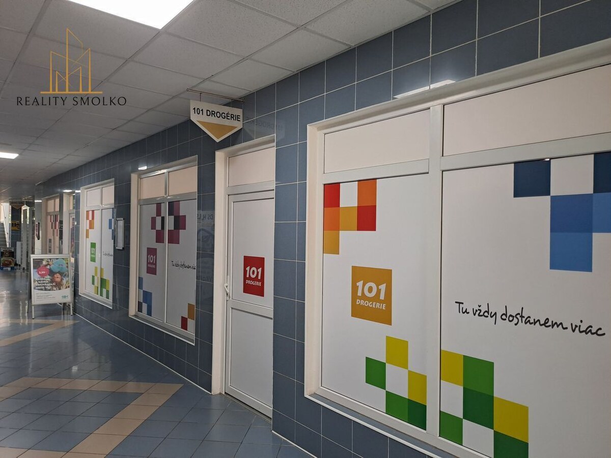 Na prenájom obchodný priestor v centre mesta Humenné. — foto 3