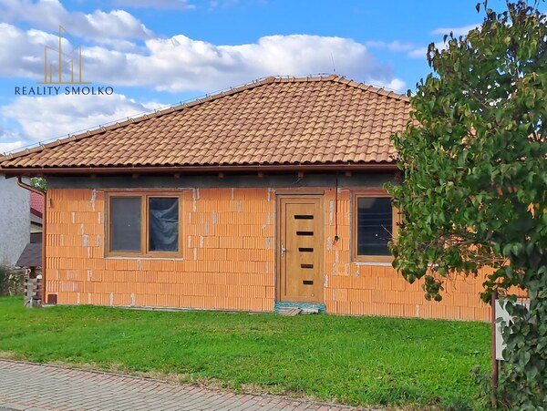 5 izbový murovaný dom + pozemok 4 500 m2 v obci Modrá nad Cirochou, ok