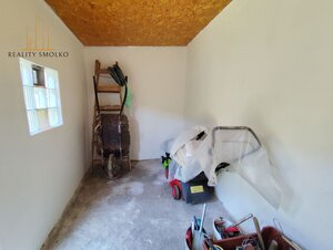 Predám pozemok s čarovnou záhradou a záhradným domčekom — foto 10