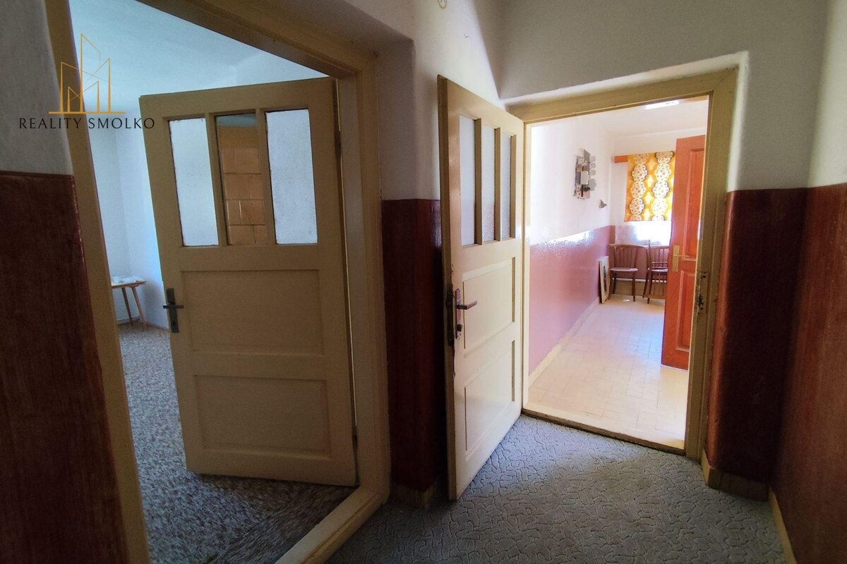 Na predaj - starší rodinný vidiecky dom v Miklušovciach — foto 8