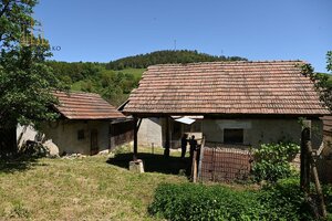 Na predaj - starší rodinný vidiecky dom v Miklušovciach — foto 15