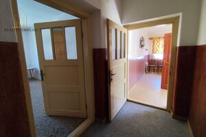 Na predaj - starší rodinný vidiecky dom v Miklušovciach — foto 8