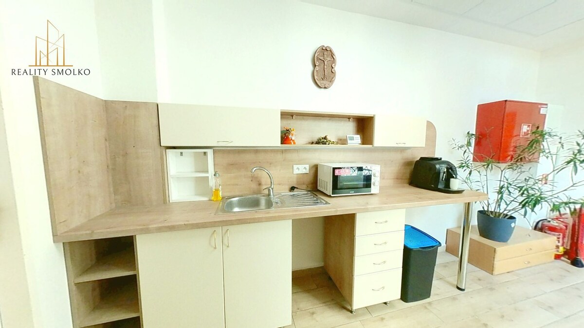 Prenájom komerčných priestorov v centre mesta Spišská Nová Ves — foto 2