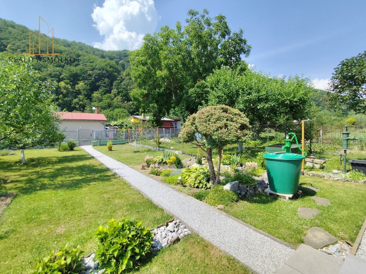 Predám pozemok s čarovnou záhradou a záhradným domčekom — foto 2