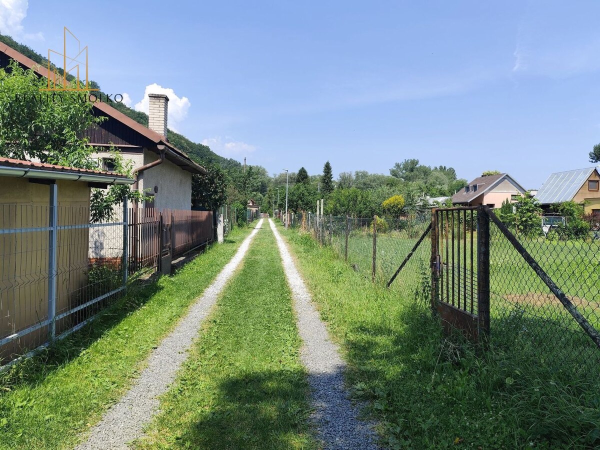Predám pozemok s čarovnou záhradou a záhradným domčekom — foto 5