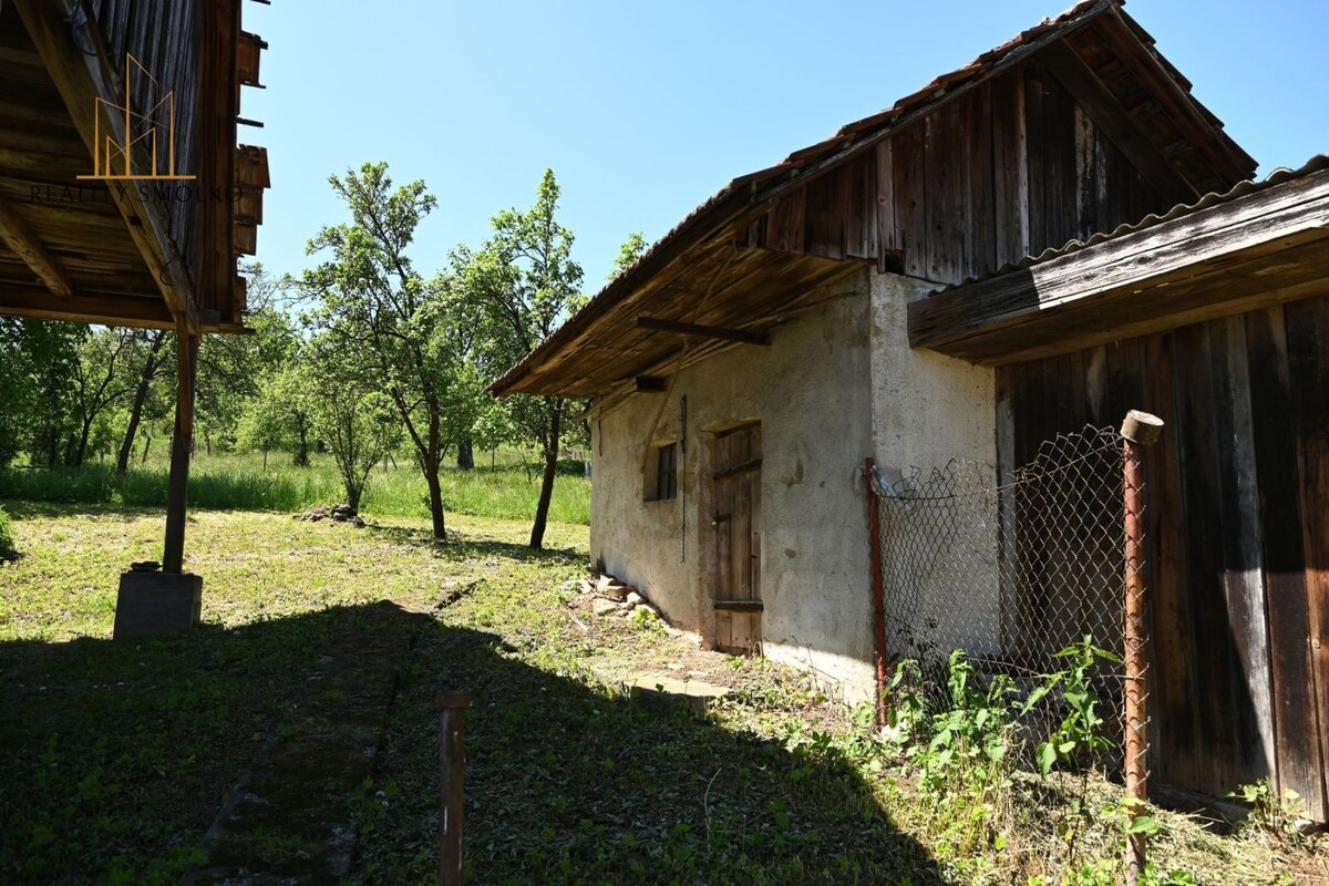 Na predaj - starší rodinný vidiecky dom v Miklušovciach — foto 13