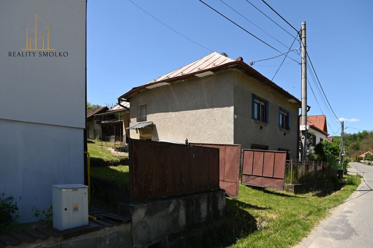 Na predaj - starší rodinný vidiecky dom v Miklušovciach — foto 17