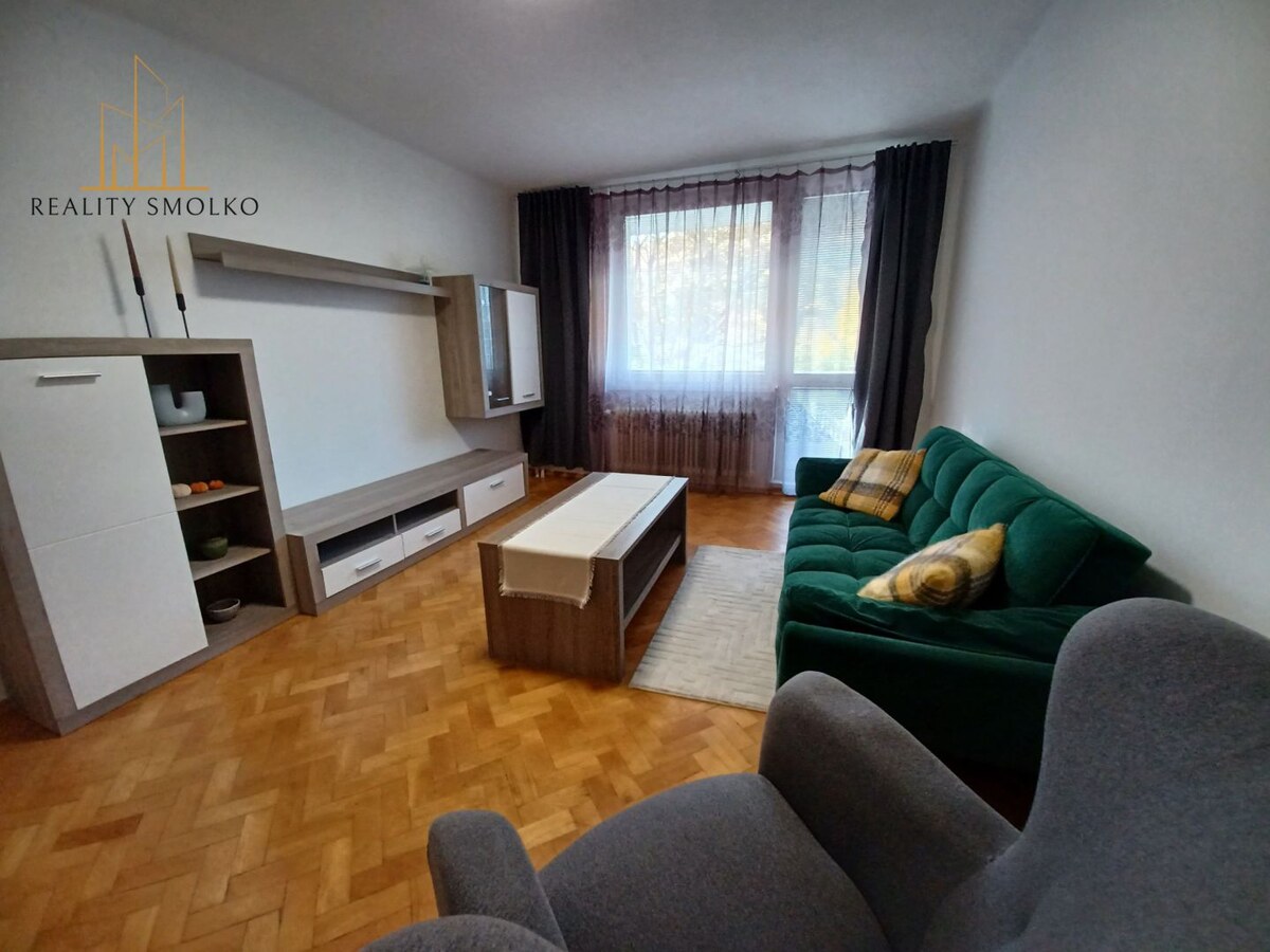 REZERVOVANÉ !!!  PRENAJÓM 2-izbový zariadený tehlový byt s loggiou po — foto 2