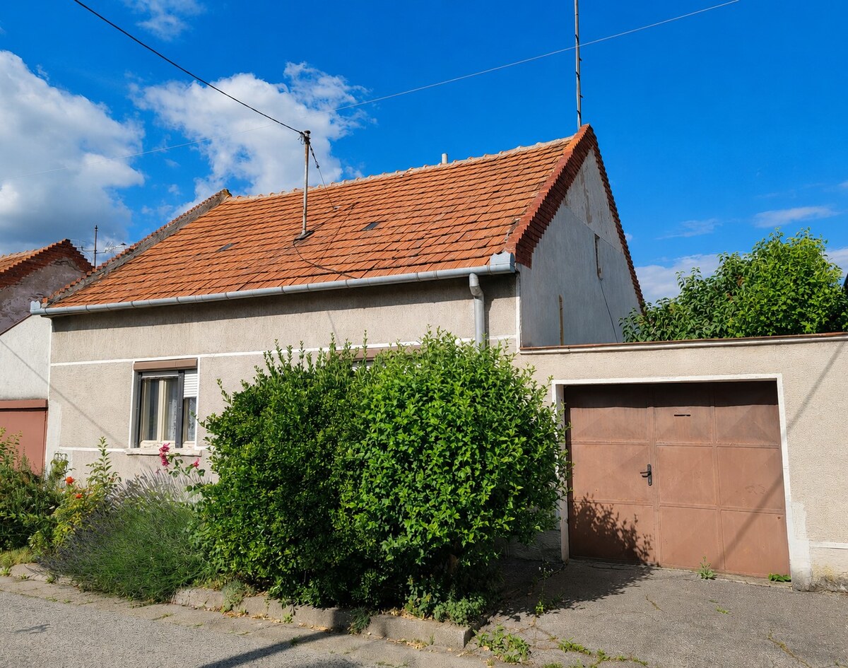 Dom s garážou a záhradou na predaj v Komárne
