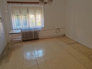 Dom s garážou a záhradou na predaj v Komárne — foto 7