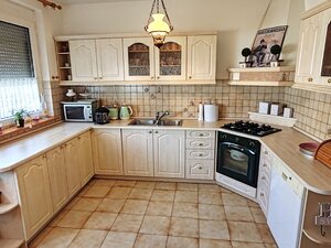 Prerobený 2 izbový byt v Komárne na predaj — foto 1