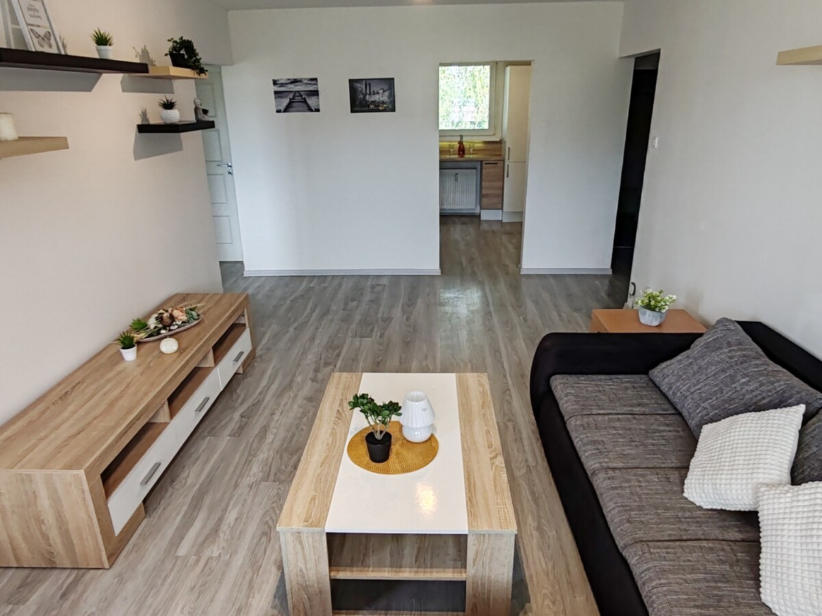 Znížená cena! Prerobený 3 izbový byt na predaj v Komárne — foto 2