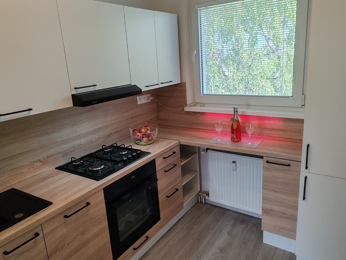 Znížená cena! Prerobený 3 izbový byt na predaj v Komárne — foto 5