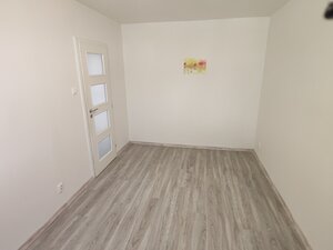 Znížená cena! Prerobený 3 izbový byt na predaj v Komárne — foto 14