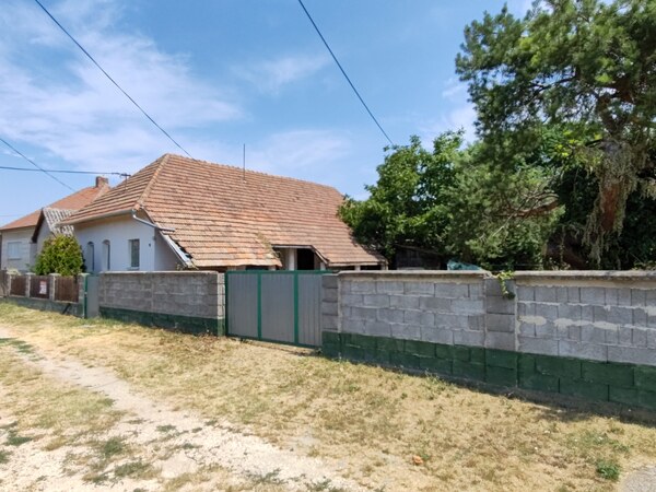 Iba u nás! Dom s pozemkom na predaj - Svätý Peter